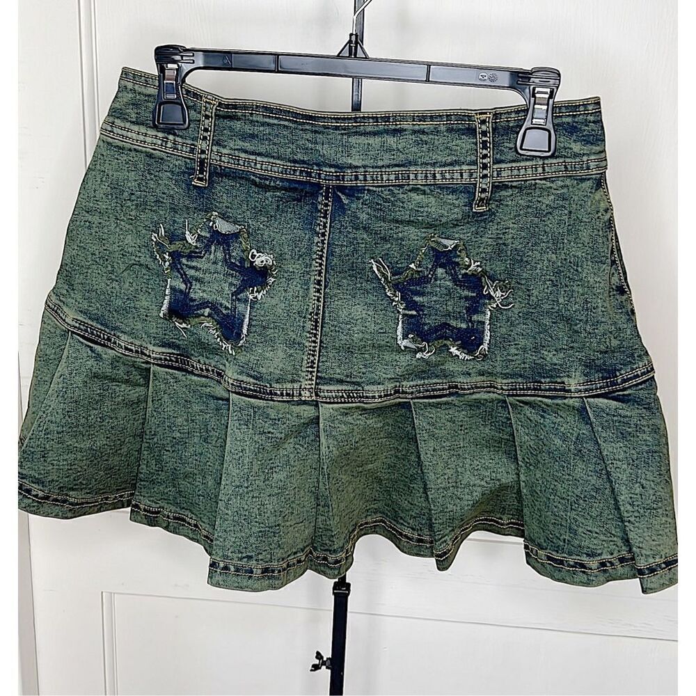 Hot Topic Denim Frayed Star Patch Pleated Mini Skirt Size Medium - Picture 5 of 5